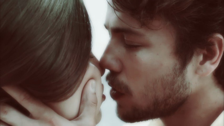ilk öpücük.. 💙

GeceyiAydınlatan AlSel