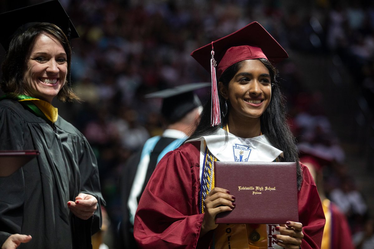 PHOTOS | Lewisville High School 2018 Graduation: bit.ly/2JTiMFa. #FarmerPride #LISDgrads 🎓