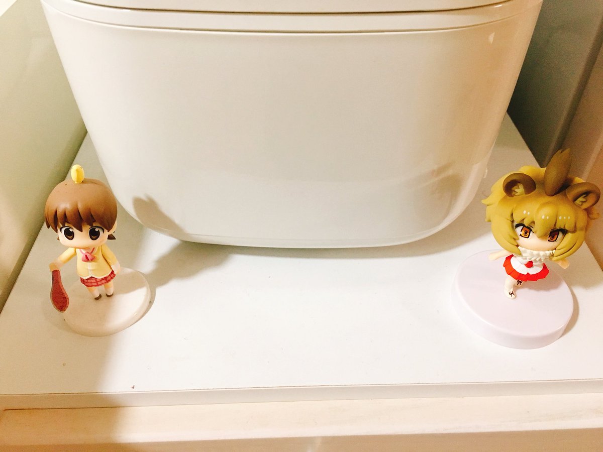 本多真梨子 Twitterissa うちの炊飯器のゆっこの隣に置いてみた 日常 けものフレンズ