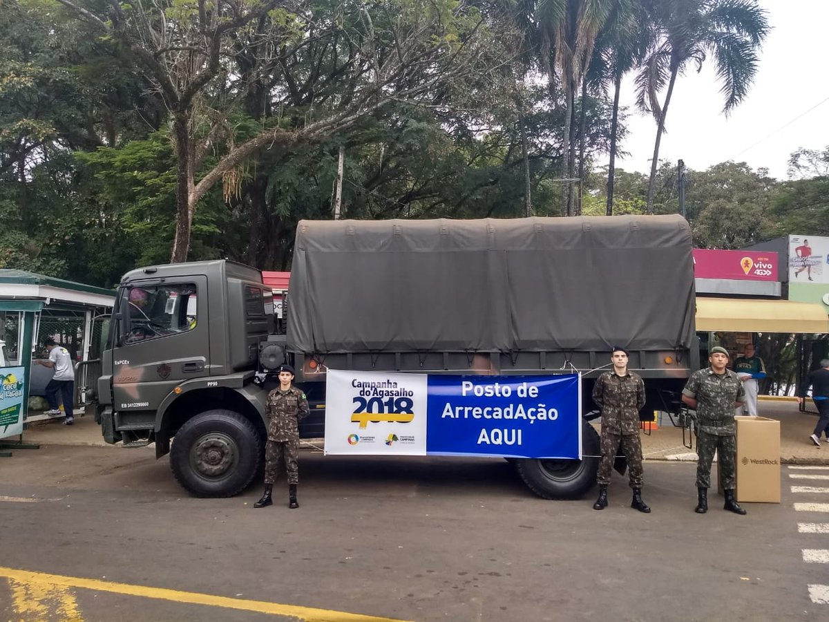 cmse_exercito's tweet photo. Comando da 11ª Brigada de Infantaria Leve e Escola Preparatória de Cadetes do Exército apoiam a Prefeitura de #Campinas na Campanha do Agasalho 2018. #doação #solidariedade #11BdaInfL #EsPCEx https://t.co/HZDvr957zy