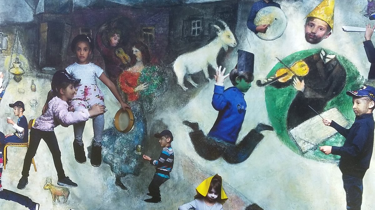 DAAC_nice's tweet photo. Les CP de l'école Ronchese se mettent en scène dans les tableaux de Chagall avec le photographe Simon Couvin à la Journée des familles @MuseeChagall #EAC https://t.co/gRSYUBumoV