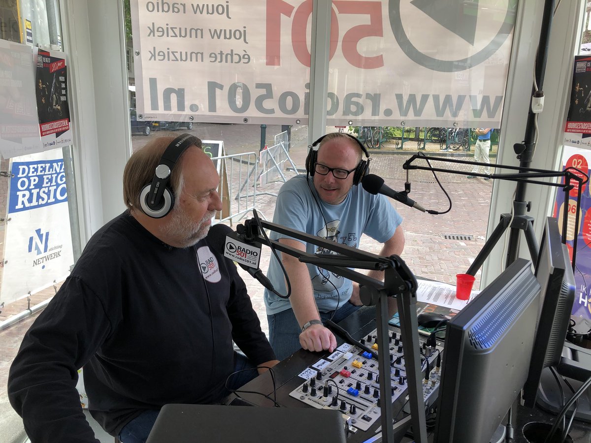 Eindelijk, traditiegetrouw, aangeschoven in de studio, voor het Hoornse Stadsfeesten journaal: <a href="/theoviset/">Theo Viset</a>! #Radio501 #HSF18