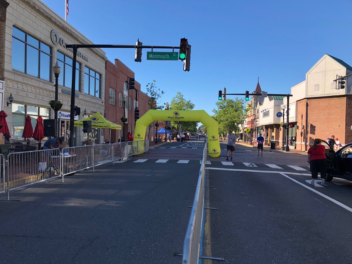 HarKathe's tweet photo. Red Bank Classic 5K!
Gun time: 32:35.9, Garmin time: 32:26
Overall: 469/873
F65-69: 4/10
F: 197/472
Absolutely perfect conditions for race day!
#redbankclassic https://t.co/gVmEmliP99