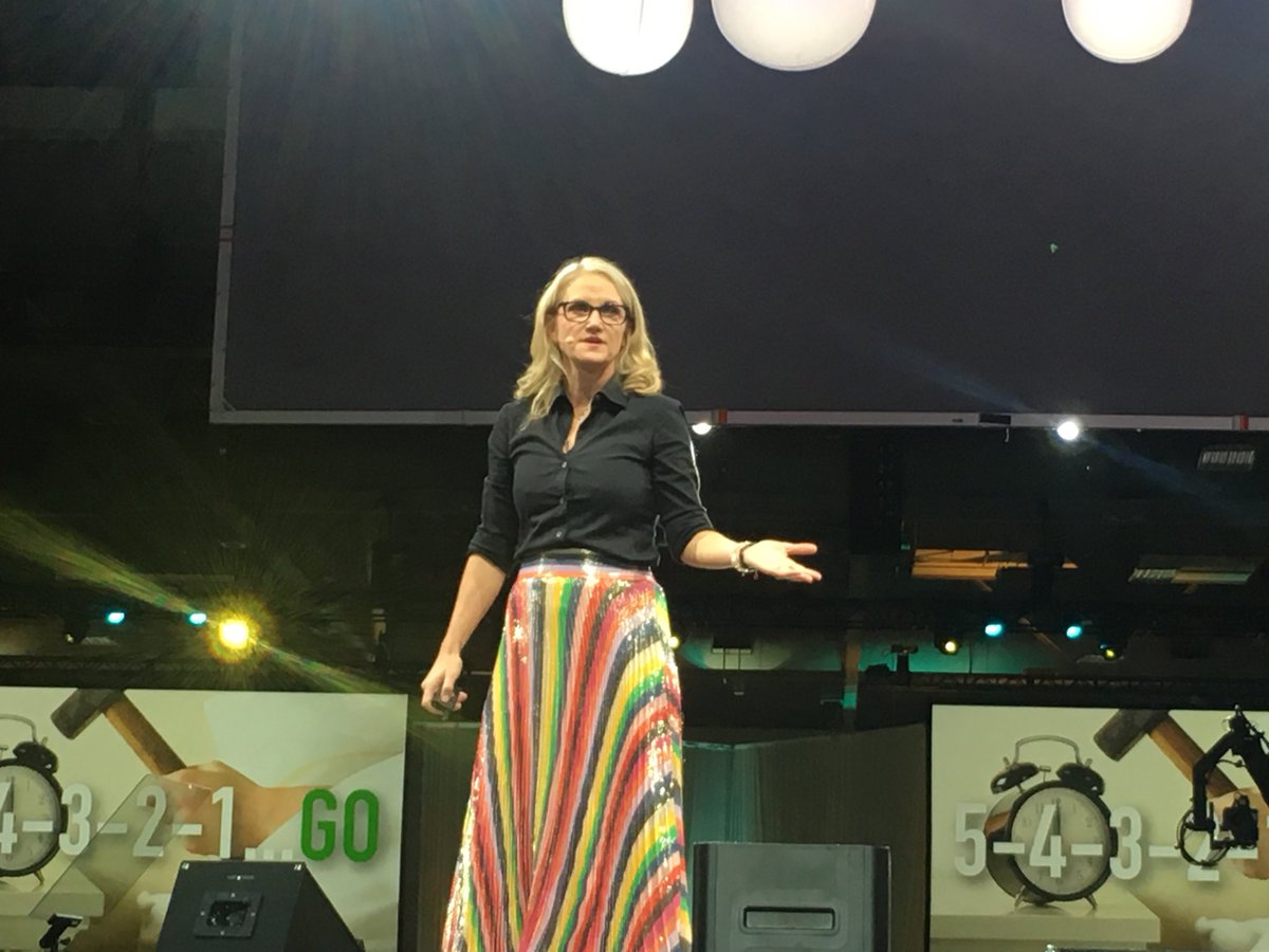 Tdub33333's tweet photo. Mel Robbins rocking the stage at #ylconvention #YLife #54321  #YoungLiving https://t.co/jVur7lzENY