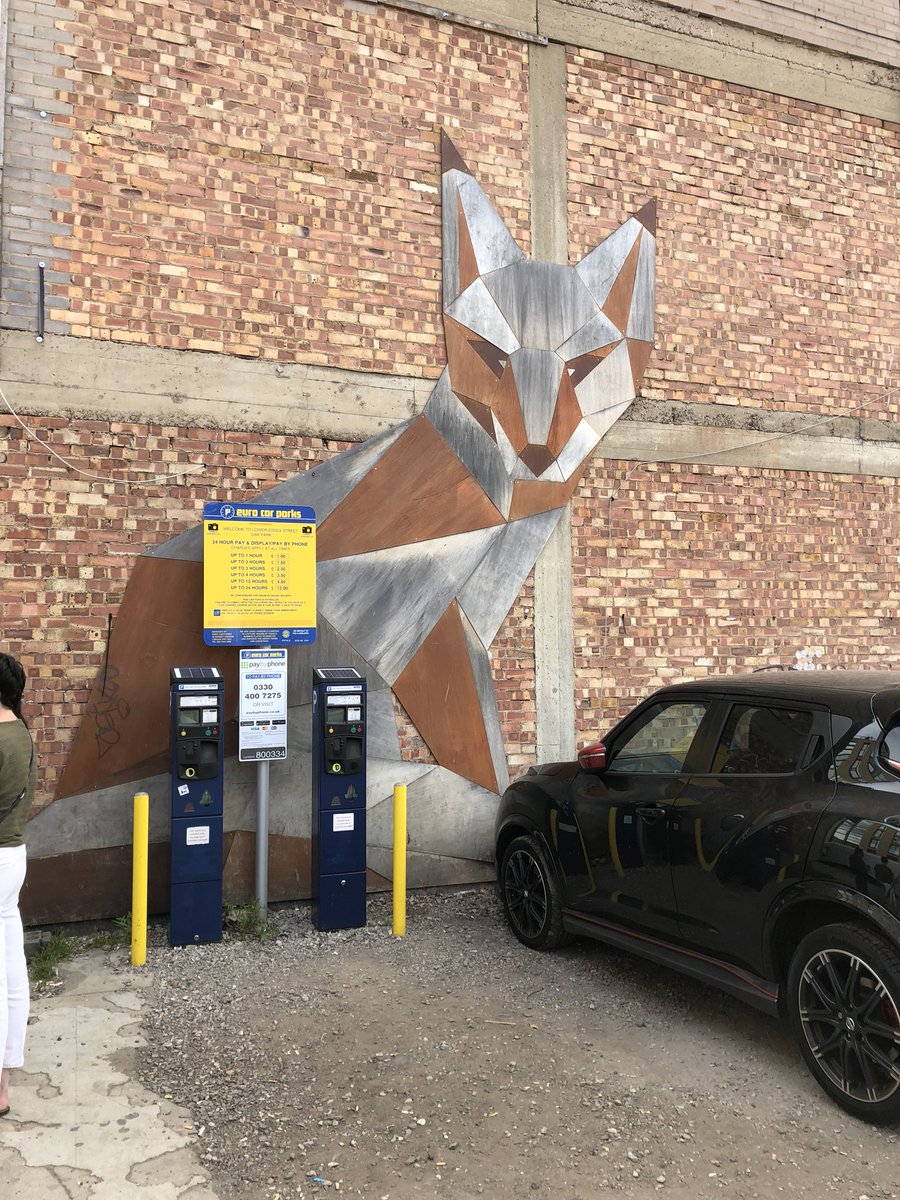 ichoosemag's tweet image. Retweet if you think this chuffing car park ticket machine and sign needs to be moved off our beautiful fox. They have about 150 metres of free wall space and it’s been there for 7 months now, ruining art. Disgrace. Land owners Euro Car Parks are not on Twitter. @EnjoySouthside