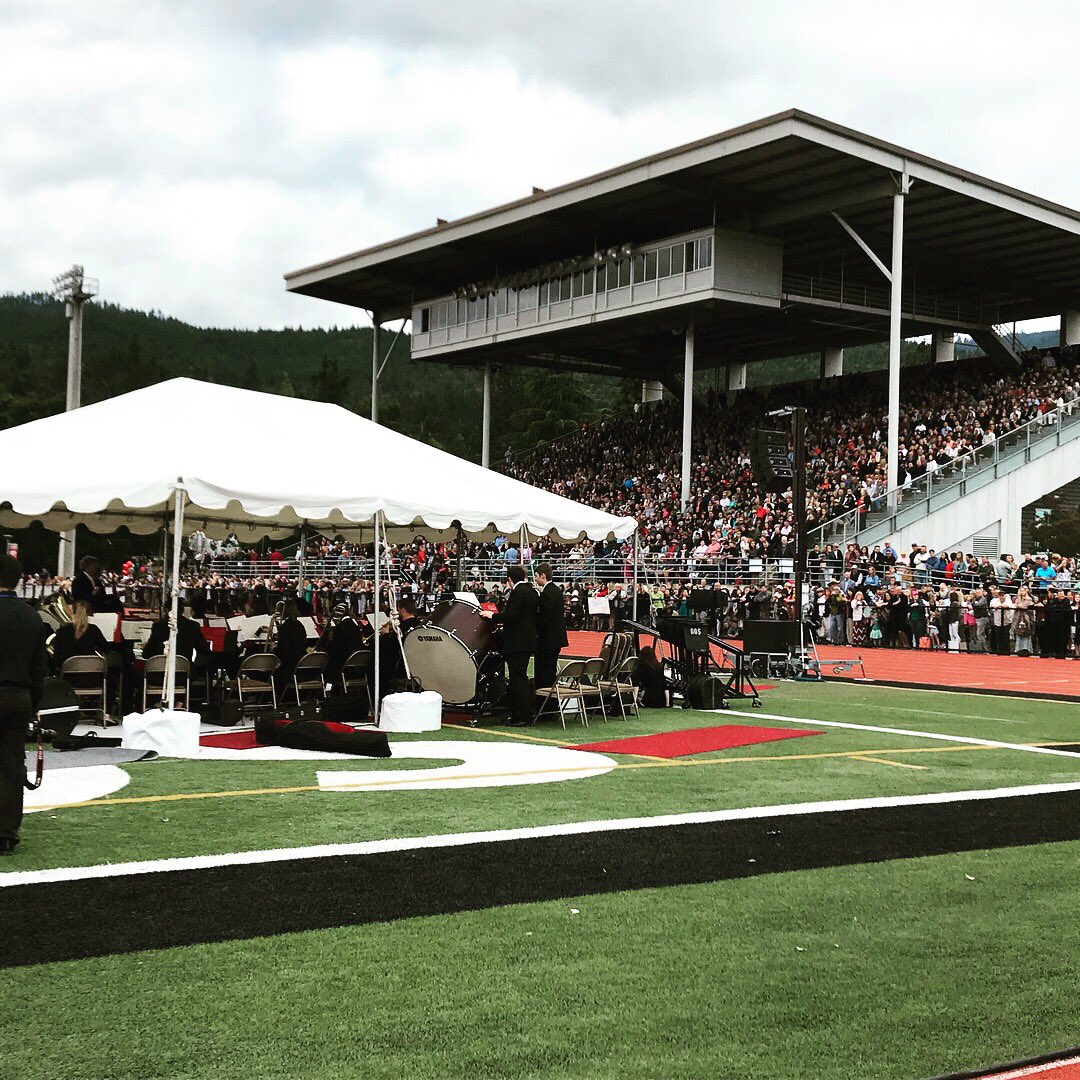SOUAshland's tweet photo. Good morning, Raider Fam! Please join us in congratulating the graduating Class of 2018. Today is YOUR day! You did it!! 👩🏾🎓 👨🏻🎓 🎓 🎉 🎉🎉 #RaiderUp #souclassof2018 https://t.co/IWpvKTR6sU