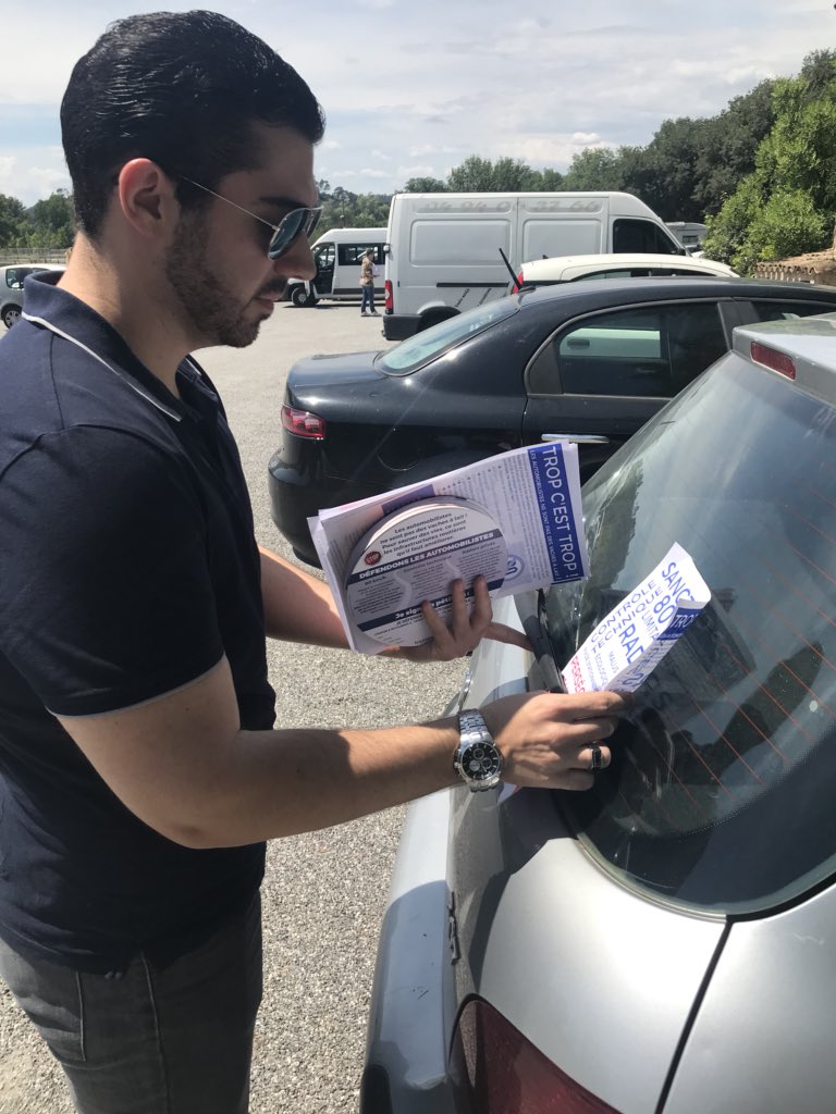 RN_Officiel_85's tweet photo. Retweeted FNJ Var (@FNJVar):
Le #FNJVar présent tout au long de cette journée de mobilisation pour la défense des automobilistes face à la politique de persécution du gouvernement #Macon ! https://t.co/DEWQGH6NS0