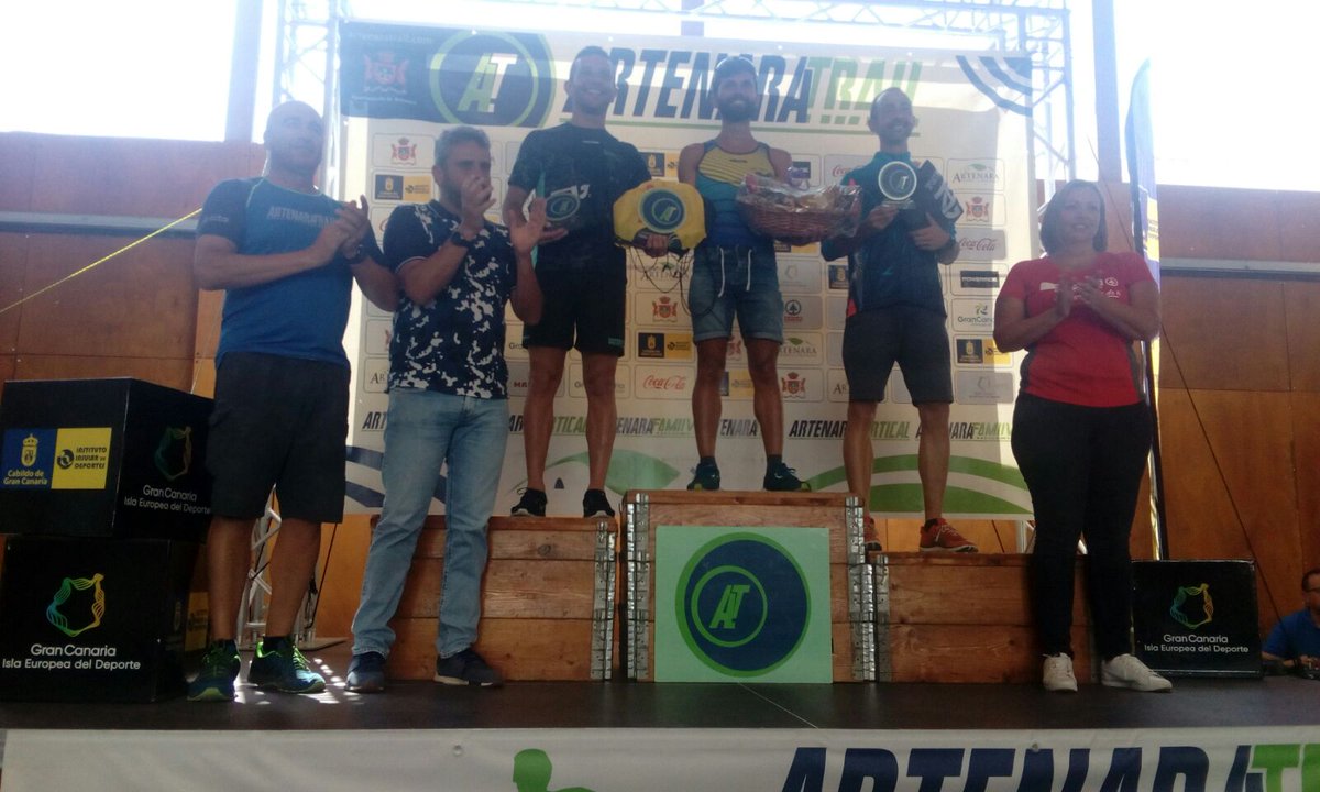 GranCanariaDep's tweet photo. #TRAIL⛰| Artenara Trail.
Entrega de trofeos🏆 En representación del IID, acude el Gerente, Alfredo Gonçalves:
·Ganadores de la vertical FEM y MASC
·Modalidad #ArtenaraTrail 30km FEM y MASC
#GCIslaEuropeadelDeporte https://t.co/r6w6k6pvHW