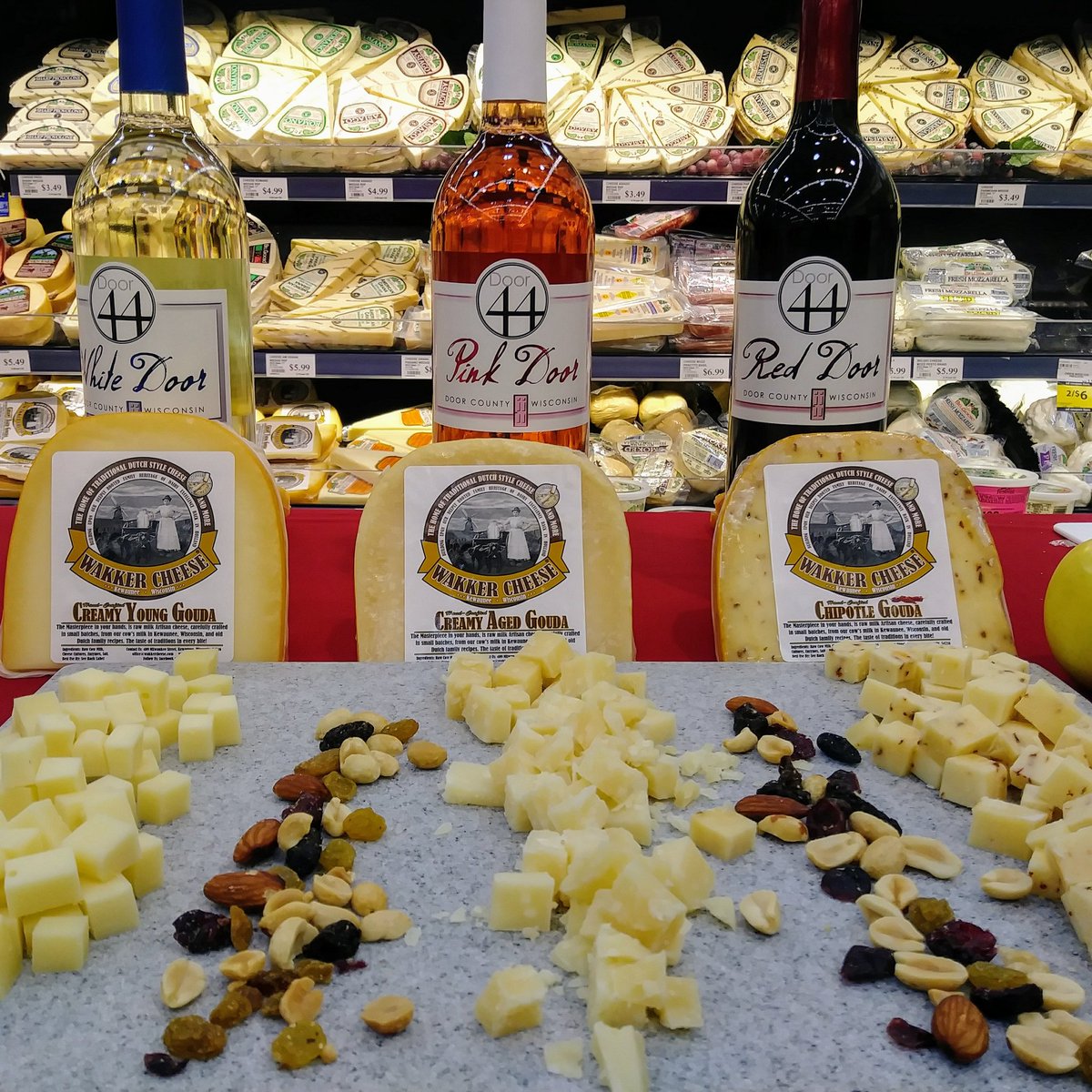 VinoDiscoveries's tweet photo. Local cheese deserves local wine! #wakkercheese @Parallel44  #WisconsinWines #LetYourPalateBeTheGuide #WisconsinWineGuy https://t.co/QENznDluIs