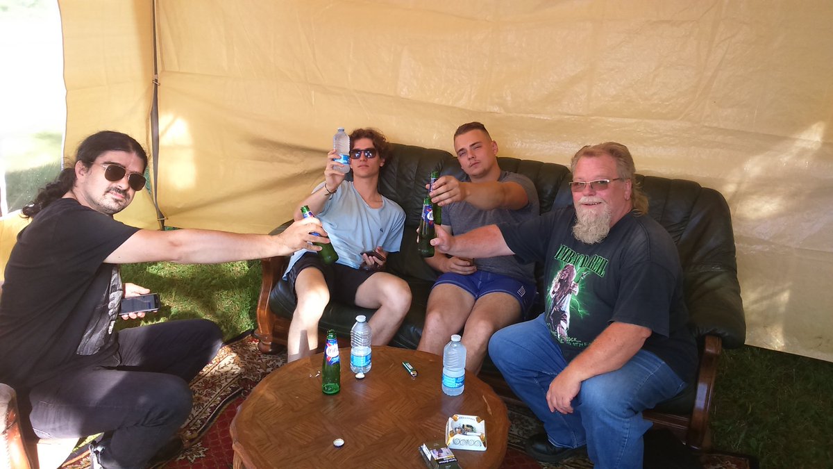 58shots's tweet image. En place pour le @MUSICOULFestiva ! On joue à 19h30 ! Venez nombreux nous voir ouvrir pour @ChrisSladeDrums

#58shots #live #livegig #ontheroad #ClassicRock