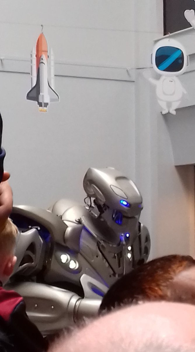 JJBNOTSPORTS's tweet image. #BurnleyScienceFest #titantherobot