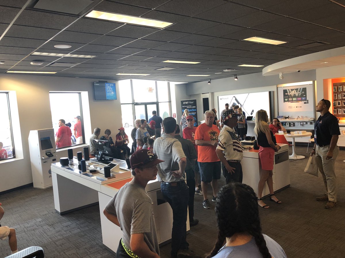 TeamStPeters's tweet photo. Showing some #STLCards love to the fans! Hanging with #Fredbird giving out free tickets AND free phones! #midstates #PowerCentral #teamv #teamstpeters #moreforyourthing @mvitty01 @EWCreativeChaos @toddpflueger https://t.co/Yj4BX1DHSJ
