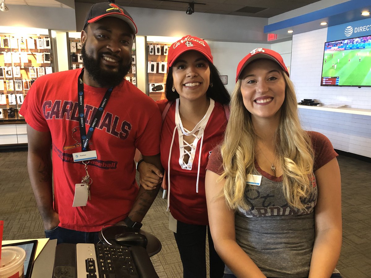 TeamStPeters's tweet photo. Showing some #STLCards love to the fans! Hanging with #Fredbird giving out free tickets AND free phones! #midstates #PowerCentral #teamv #teamstpeters #moreforyourthing @mvitty01 @EWCreativeChaos @toddpflueger https://t.co/Yj4BX1DHSJ