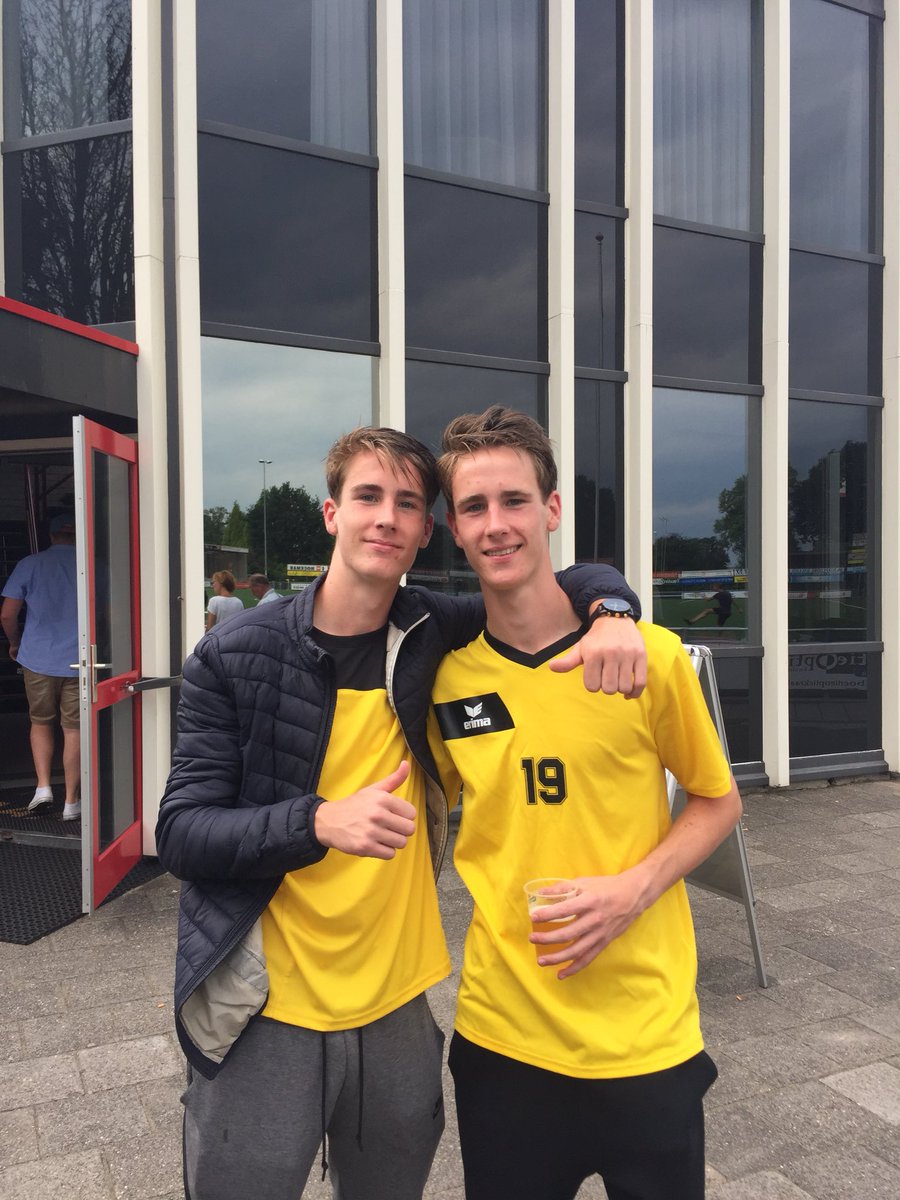 HildaZanting's tweet photo. @MeppelerCourant @FCMeppel @Alcides1907 @RohdaRaalte @silviajager en @Bert15 wat kunnen jullie trots  zijn 💪❤️ en wij ook ⚽️ https://t.co/LraEr9Ktzw