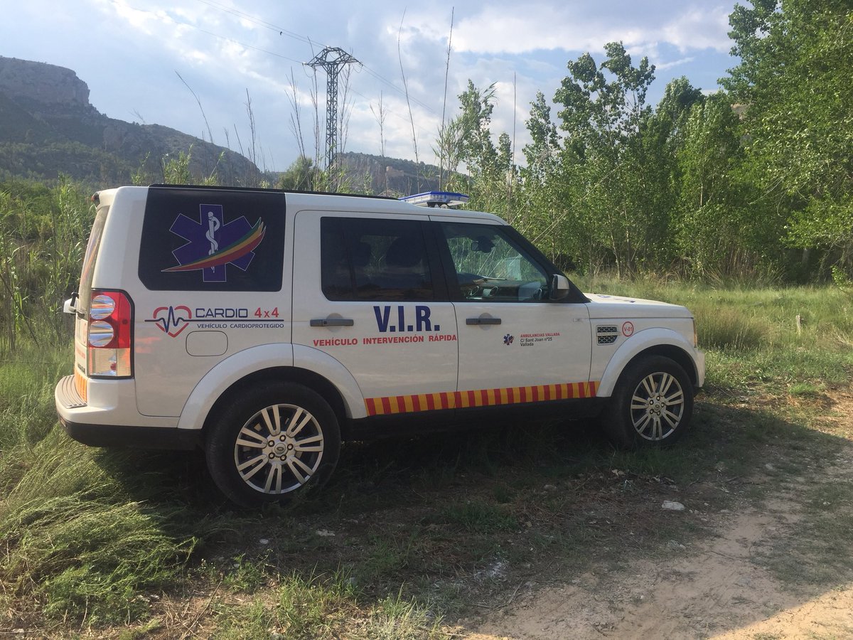 coratgemissions's tweet photo. Un lujazo la seguridad adoptada por @TrailChulilla ubicando vehículo 4x4 sanitario en mitad de carrera. https://t.co/Ghxtde07sJ