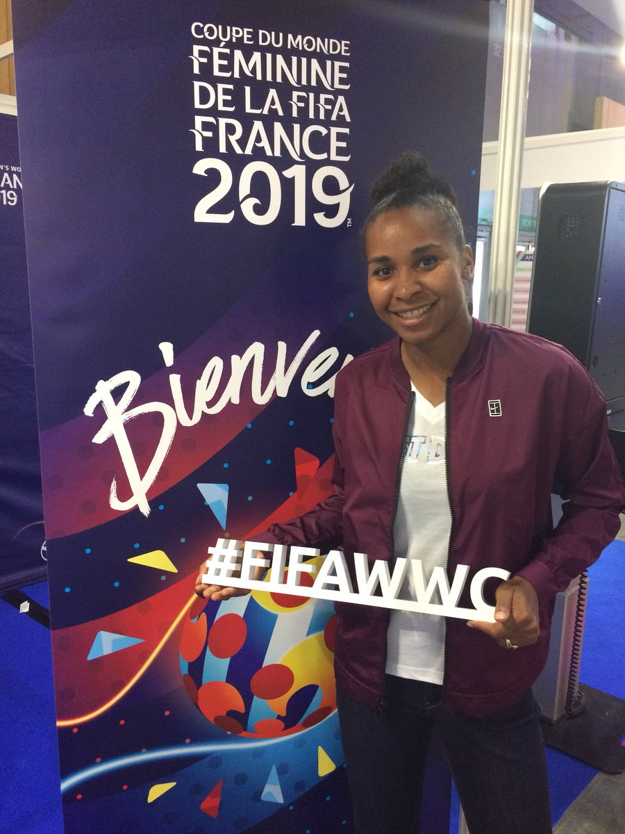 #SPORT: Espaces découverte des différents sports : simulateur de ski, saut à la perche, baseball et intervention de Katrina Patchett et Maxime Dereymez, 2 ambassadeurs du SISAF ! Ça se passe au #SalonDuSport à Paris