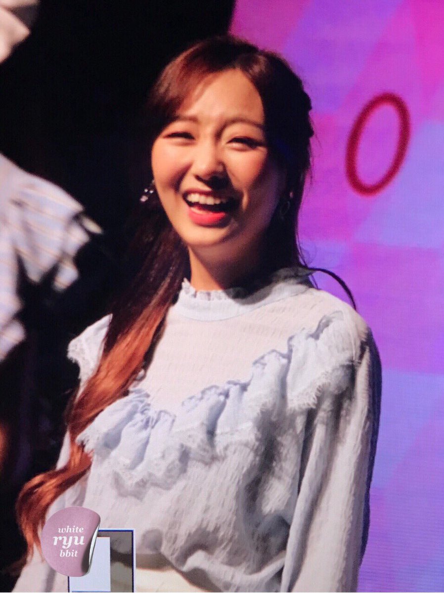 WHITE_RYU_BBIT's tweet photo. 180616 홍콩 팬미팅 프리뷰
#러블리즈 #류수정
수고많았어ㅠㅠㅠㅠ🙂😆😭☺️
@Official_LVLZ https://t.co/Wc2gl5RVzv