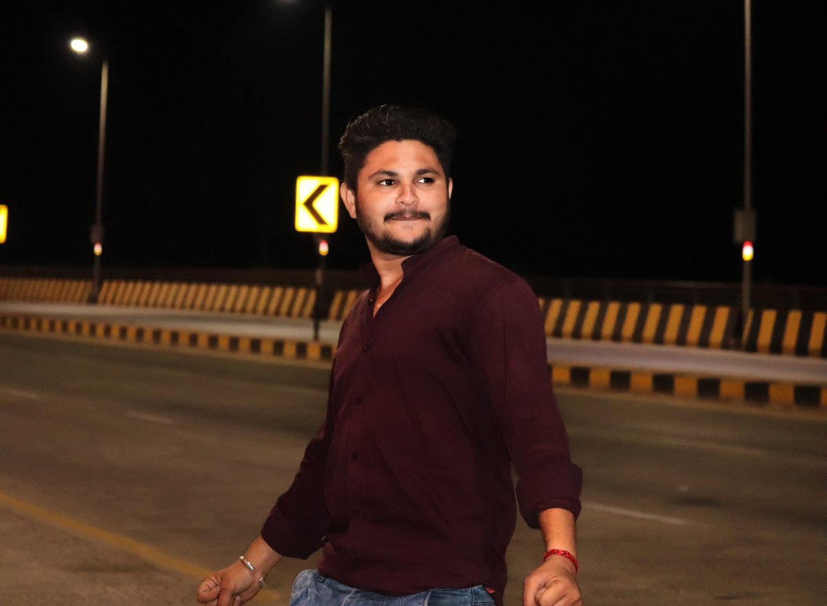 दिल से #थोड़ा #बच्चा हूँ #किसी का #दिल नहीं तोड़ सकता #लेकिन किसी का #मुँह ज़रूर तोड़ सकता हूँ