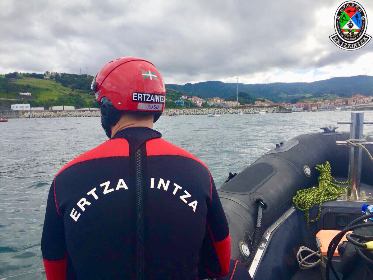 UvrErtzaintza's tweet photo. Bermeon egon gara, MDK SWIM 2018 #itsas zeharkaldian segurtasuna bermatzeko
Hemos estado en #Bermeo cubriendo la travesía a nado #MDK #Swim2018 Bermeo #mundaka #Natación #Deportes #herrizaintza #ertzaintza #uvr #zeu #uretan https://t.co/710bjF02gP