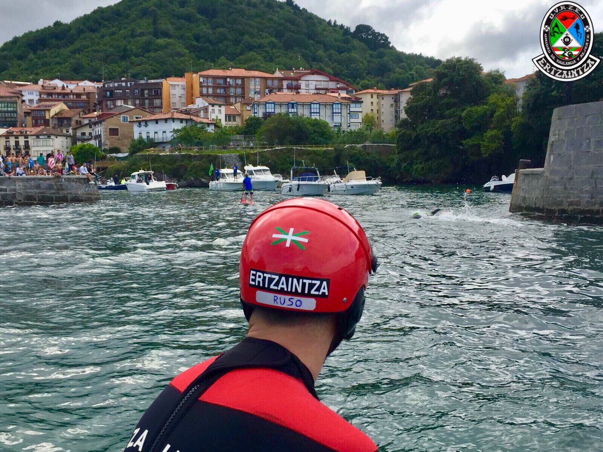 UvrErtzaintza's tweet photo. Bermeon egon gara, MDK SWIM 2018 #itsas zeharkaldian segurtasuna bermatzeko
Hemos estado en #Bermeo cubriendo la travesía a nado #MDK #Swim2018 Bermeo #mundaka #Natación #Deportes #herrizaintza #ertzaintza #uvr #zeu #uretan https://t.co/710bjF02gP