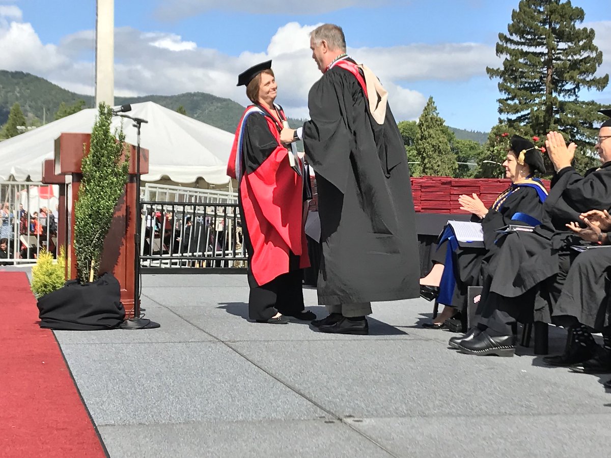 SOUAshland's tweet photo. President @LindaKSchott introduces commencement speaker Dennis Slattery, who warns students that as a faculty member he only knows how to speak in periods of an hour and 50 minutes. #RaiderUp #souclassof2018 https://t.co/3IyQctykVL