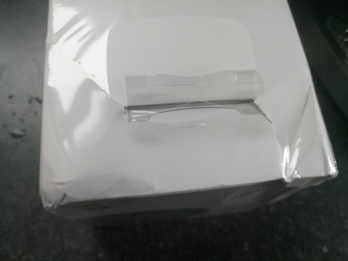JoshuaSmith92's tweet photo. @verynetwork slightly concerned that my parcels have turned up in this state? https://t.co/rgIGwuhA69