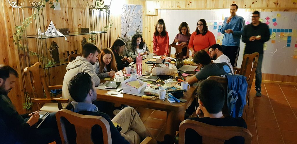 _twy_'s tweet photo. ¡¡Preparando los próximos meses y disfrutando del trabajo en equipo!! | #CasaRuralQ2TWY #2018TWY #LaFamiliaCrece https://t.co/LFKCSmQjOK