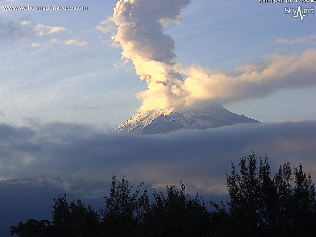 SkyAlertMx's tweet photo. Explosión del @Popocatepetl_MX - 7:22 h.
Columna eruptiva superior a 2 km sobre el cráter; dispersión de ceniza hacia EdoMex. https://t.co/PmbIKlk5SP