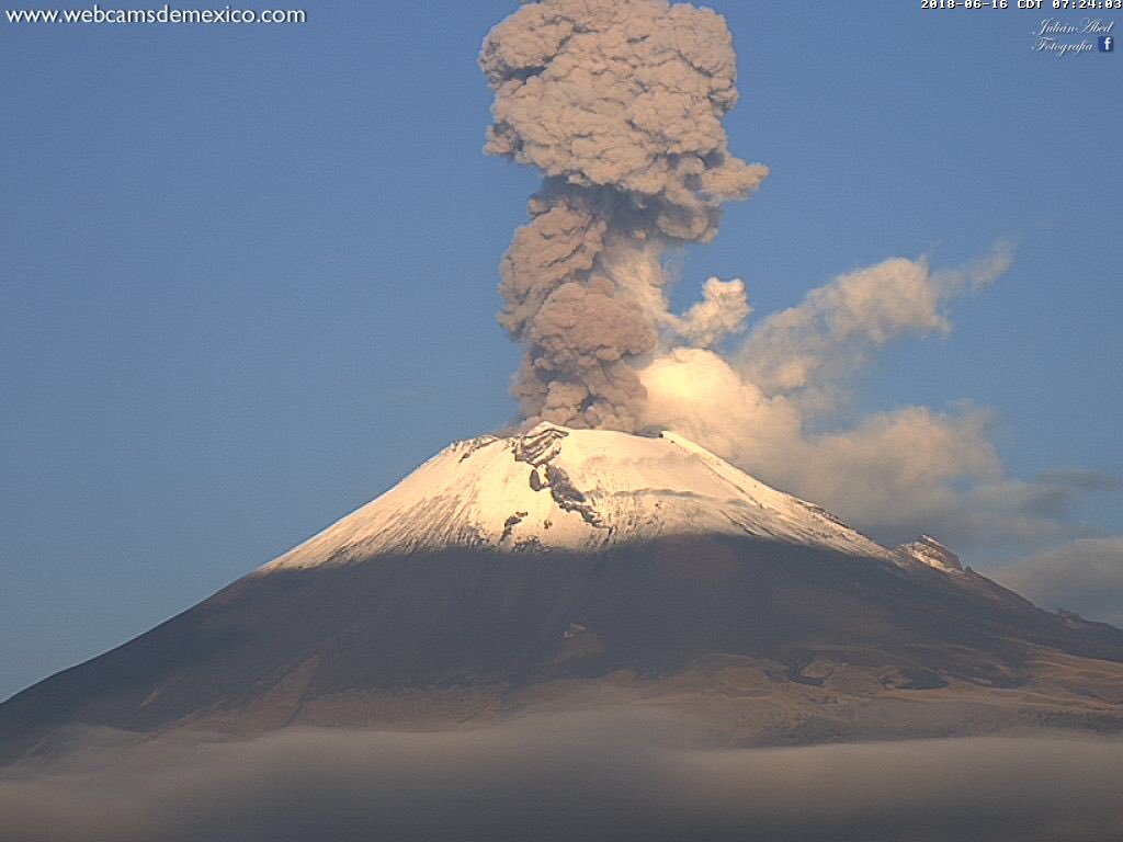 SkyAlertMx's tweet photo. Explosión del @Popocatepetl_MX - 7:22 h.
Columna eruptiva superior a 2 km sobre el cráter; dispersión de ceniza hacia EdoMex. https://t.co/PmbIKlk5SP
