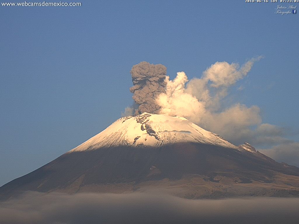 SkyAlertMx's tweet photo. Explosión del @Popocatepetl_MX - 7:22 h.
Columna eruptiva superior a 2 km sobre el cráter; dispersión de ceniza hacia EdoMex. https://t.co/PmbIKlk5SP