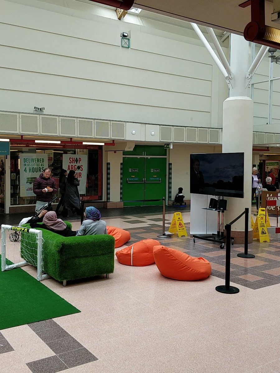 AlexLarkworthy's tweet photo. #CallingAllDads come on down to #O2Hyde for the opportunity to win a Father's Day hamper and even a Netflix subscription with our @MIDCommsUK "Why I love my Dad" competition. Visit @CSHydeshopping for live #WorldCup2018, fun and games with @IndEvents #o2fathersday https://t.co/lGI9gXRHP8