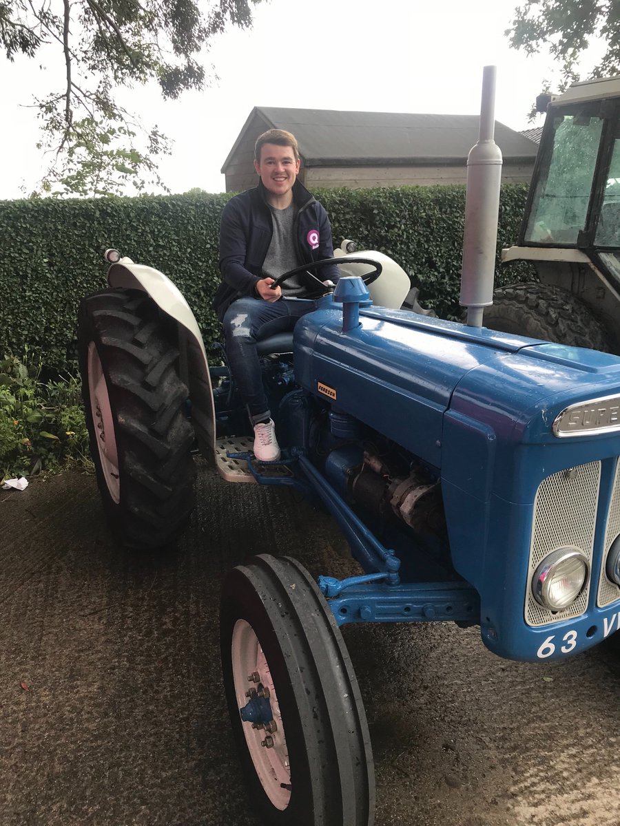 QRadioOfficial's tweet photo. The QCrew is at Mossbrook Farm for #openfarmweek. Come down to listen to @EoghanQuigg92, see all types of animals, go on guided tours & try local food! A great day out for all the family & entrance is free! #boiofw18 @BOIopenfarm https://t.co/8oq9HDepVj