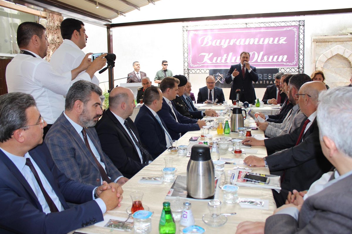 Orman Ve Su İşleri Bakanımız Sayın Prof. Dr. Veysel EROĞLU ‘nun Teşrifleriyle, Afyonkarahisar Valiliğinin Düzenlemiş Olduğu Resmî Bayramlaşma Merasimine, Bölge Müdürümüz Sayın Nevzat ALĞAN ve Afyonkarahisar Şube Müdürümüz Hüseyin BOZOKLU Katıldı.