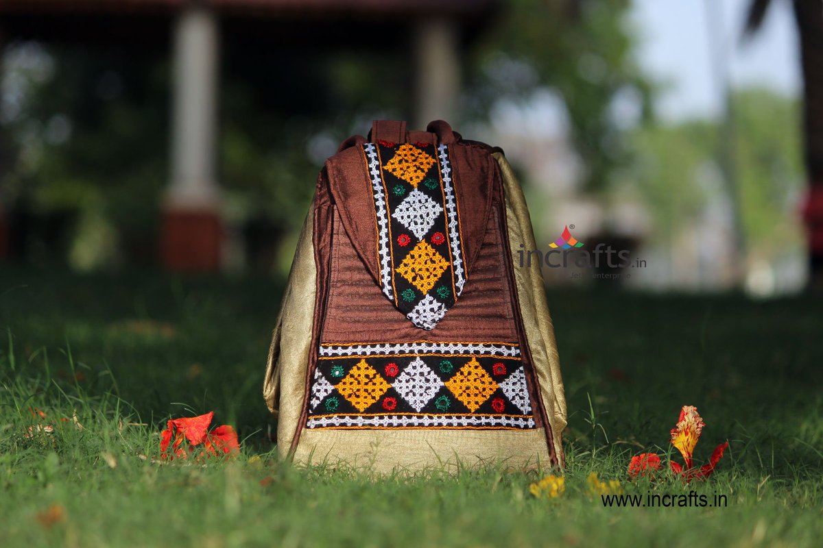 incraftsin's tweet photo. College bag &amp; shoulder bag
2 in 1
Coming soon
https://t.co/MvozWyvp3W

#bags #purse 
#pursesforsale 
#mumbai #maharashtra 
#gujatat #rajasthan #udaipur 
#shoulderbag
#newfashion #style #styleblogger 
#fashionphotography #makeinindia 
#indianculture #surat #newarrivals https://t.co/OshduNC0uu