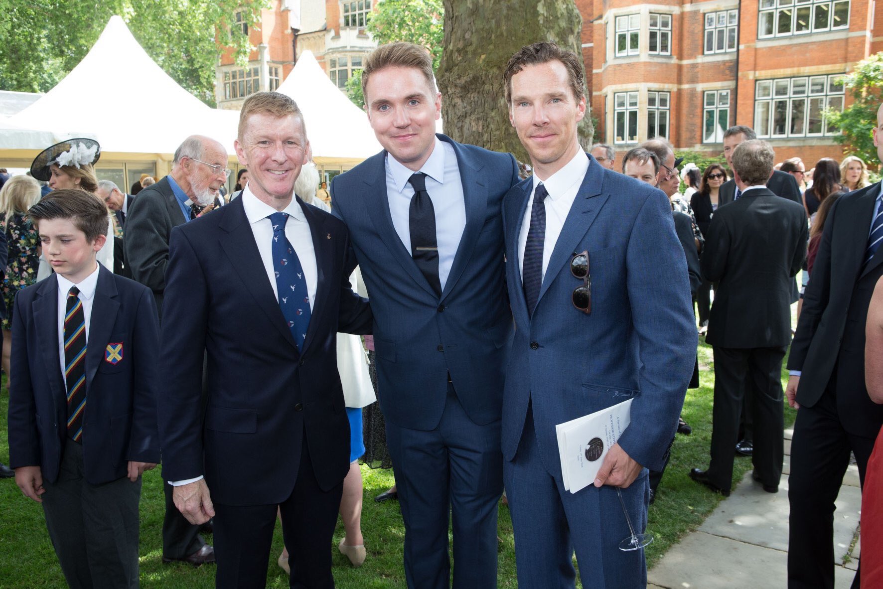 Andrea Williams on Twitter: "My lovely former Tim Hawking with Tim Peake &amp; Benedict at Stephen Hawking's memorial yesterday: https://t.co/4F5P6y3tZG" / Twitter