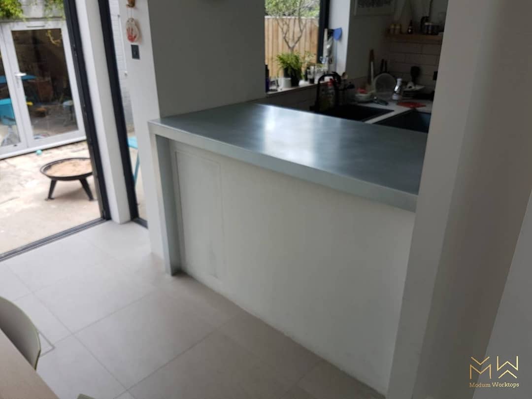 ModumWorktops's tweet image. We made this custom fitted zinc worktop with supporting legs into a very snug space. And oh boy, can I say our team had a good workout session with this solid 70mm thickness table.#ModumWorktops #zincworktop #custommade #design #northlondon #uniquedesign #homeideas #followus