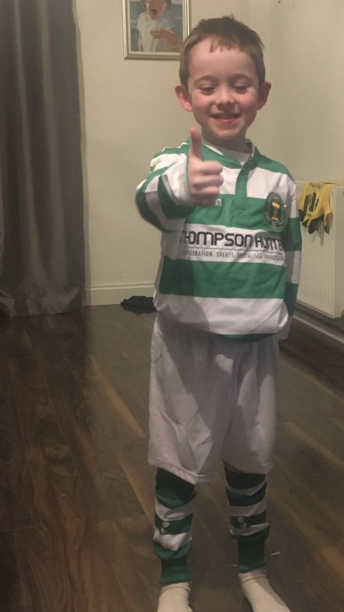 weehoops2010's tweet photo. What happens when you join a club?
It all starts with the delight on kids face the 1st time they get to pull on that new strip ☘️☘️ https://t.co/zR8Aq9Icuq