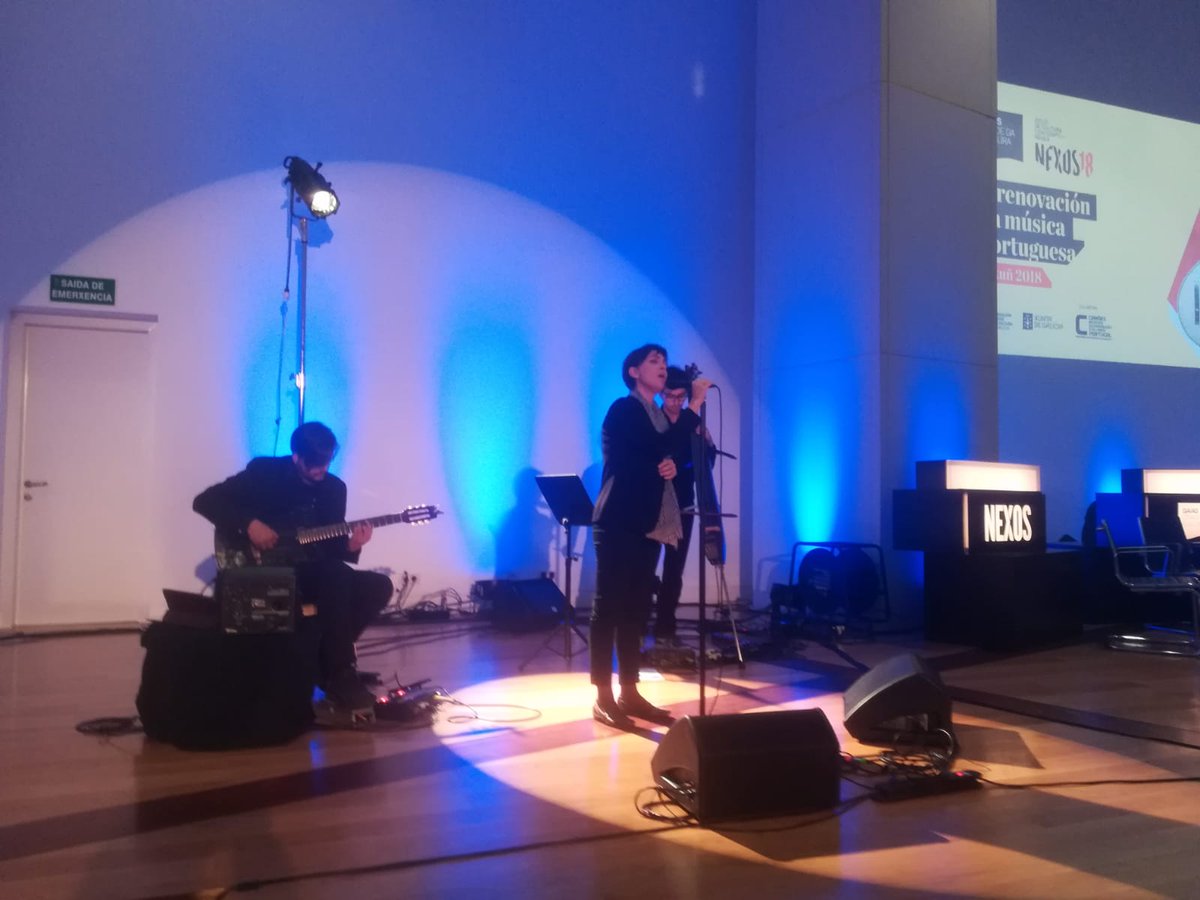 CidadedaCultura's tweet photo. A voz emblemática de @SalgueiroMusic, cantante durante 20 anos de #Madredeus, pecha #Nexos2018, na @CidadedaCultura | @CamoesVigo @BodMartinCodax #PandoMar 📸 @ManuelGVicente https://t.co/Z9D73gAGFW