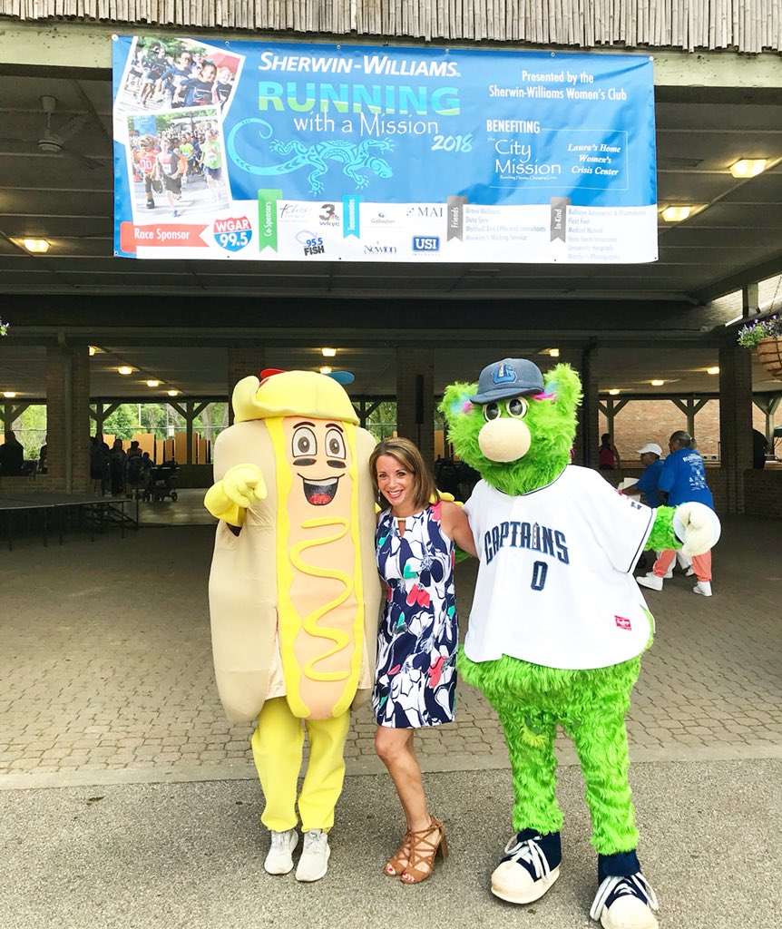 holliesmiles's tweet photo. Biggest turn out EVER! 1700+ 🙌🏻Mascot party! Skippy &amp; Mustard!  #runningwithamission ! @clemetzoo @TheCityMission @wkyc @LCCaptains @Indians https://t.co/VLrhwjYnIS