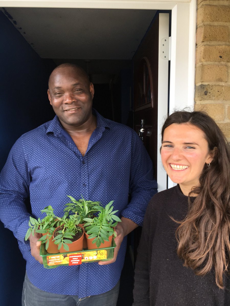 TWC_Projects's tweet photo. Another green-fingered morning  with the amazing residents from #MorayDrive in  #Slough. Project funded by @ThamesValleyHA with @riannehouba @sarahcreates  @laurammacartney https://t.co/ALzchXKi8A