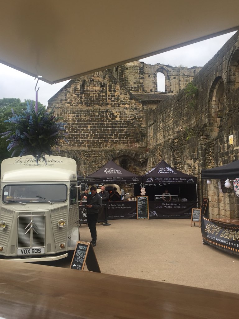 All set ready for round two! Kirkstall Abbey, Leeds for the <a href="/sneakyexp/">SneakyExperience</a> featuring pirates and mermaids galore...oo...argh! #toasties #cheese #outdoorcinema