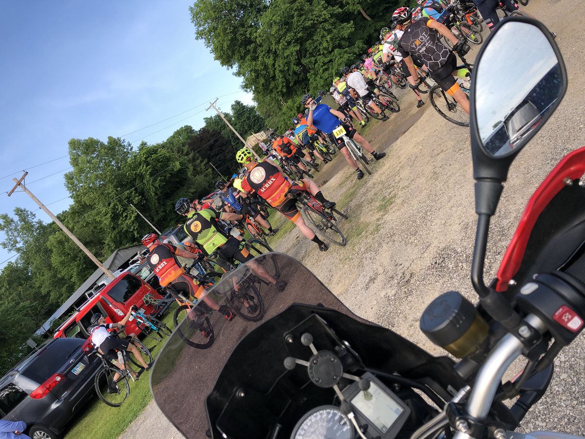 RogueMechanic's tweet photo. Ride support for @FunkBottoms this morning. Perfect day for a ride. #funk100 #gravelgrinder https://t.co/zhy08Q9Eon