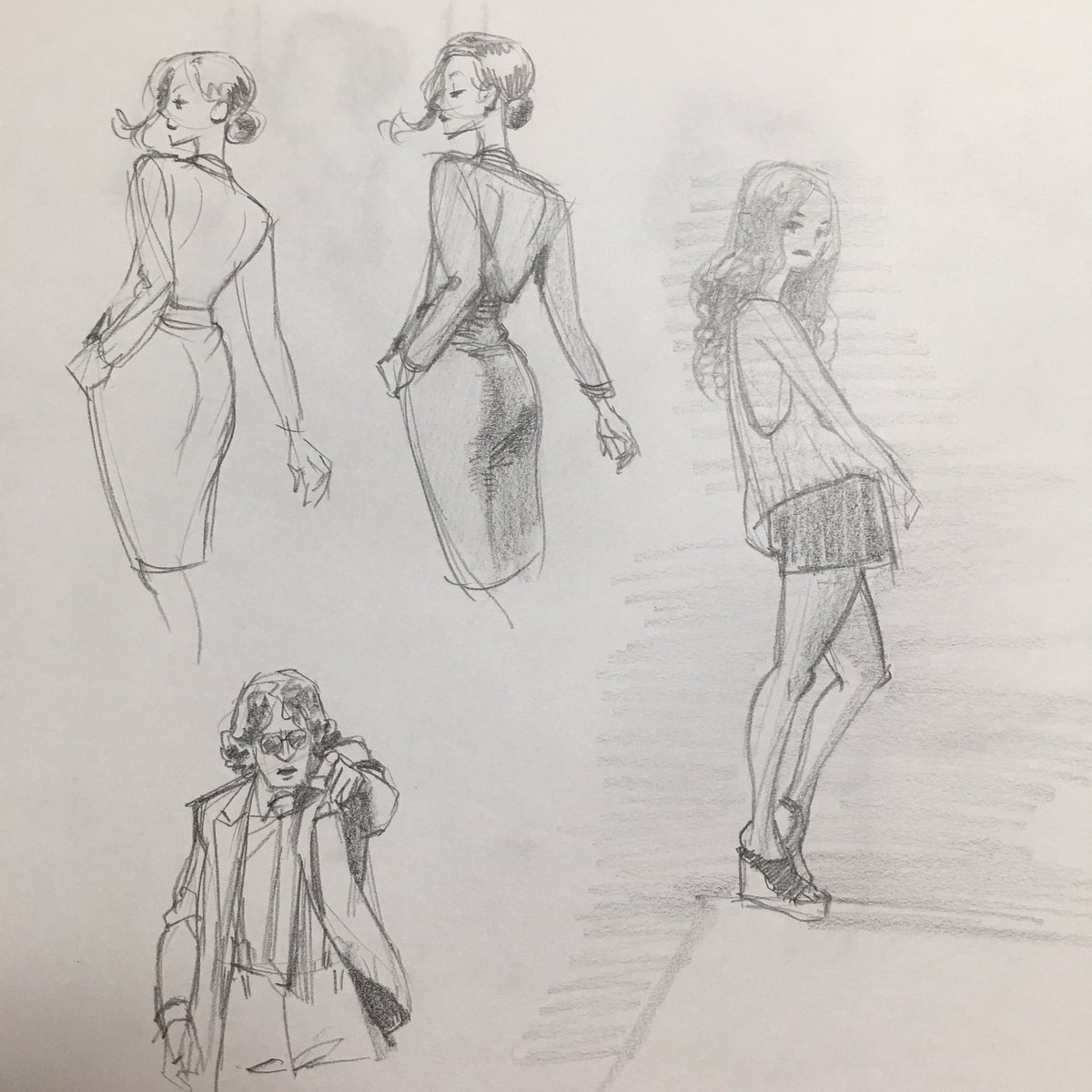写すように描くのではなく、着想を形にする時は、頭はどう働く感じなのかなーとぼんやり考えながらのスケッチ
形を写し取るから、デザインするに頭を切り替えていきたいー