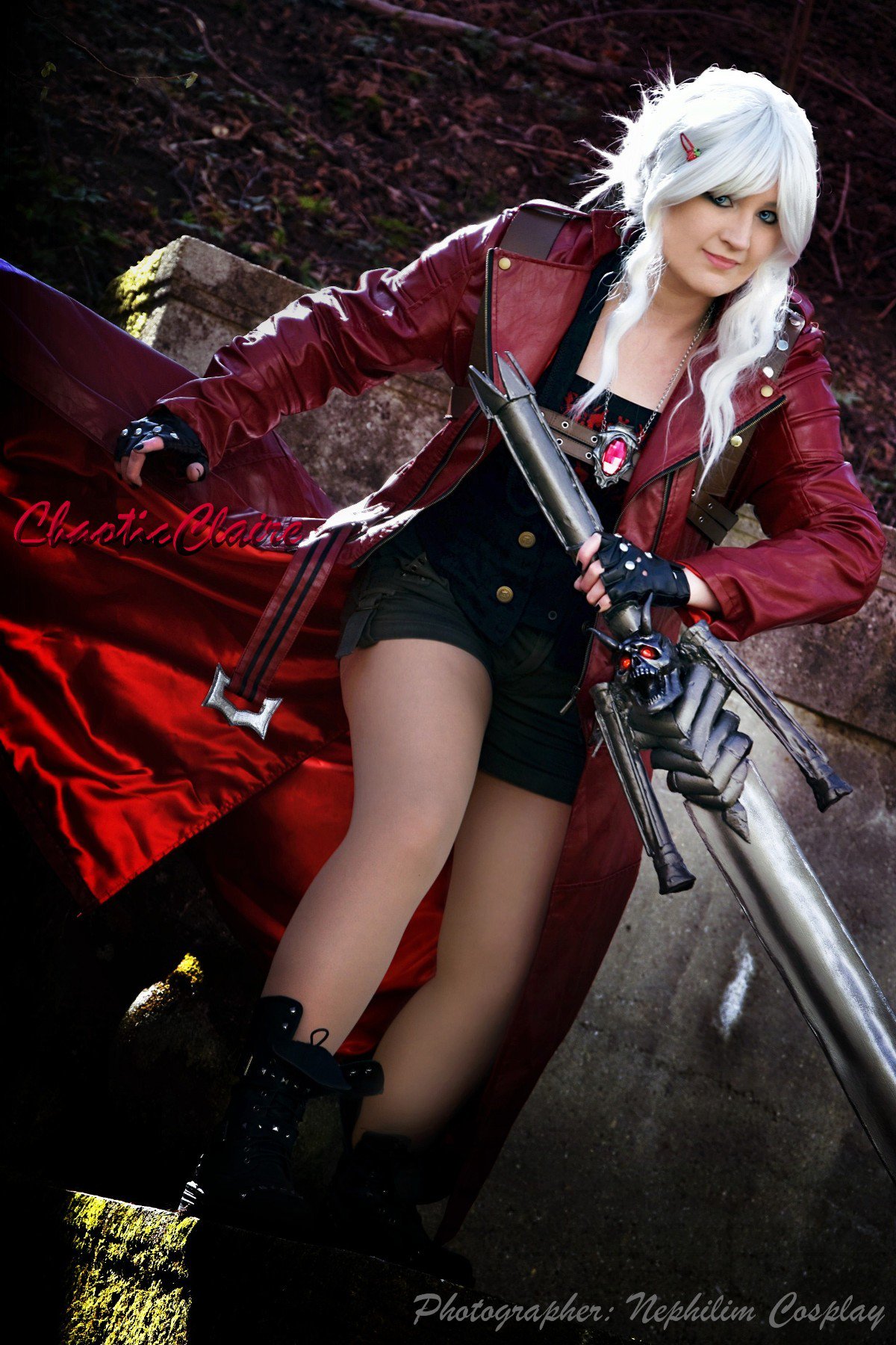 ChaoticClaire 🏹🔪 on X: Re-uploading my Dante cosplay 🍓 Devil May Cry 5  is coming, I'm so happy! Let's rock! ❤💜💙 #DMC5 #DevilMayCry5 #DevilMayCry  #capcom #cosplay @dev1_official @ShareMyCosplay Design by @CheshireCosplay  Photo