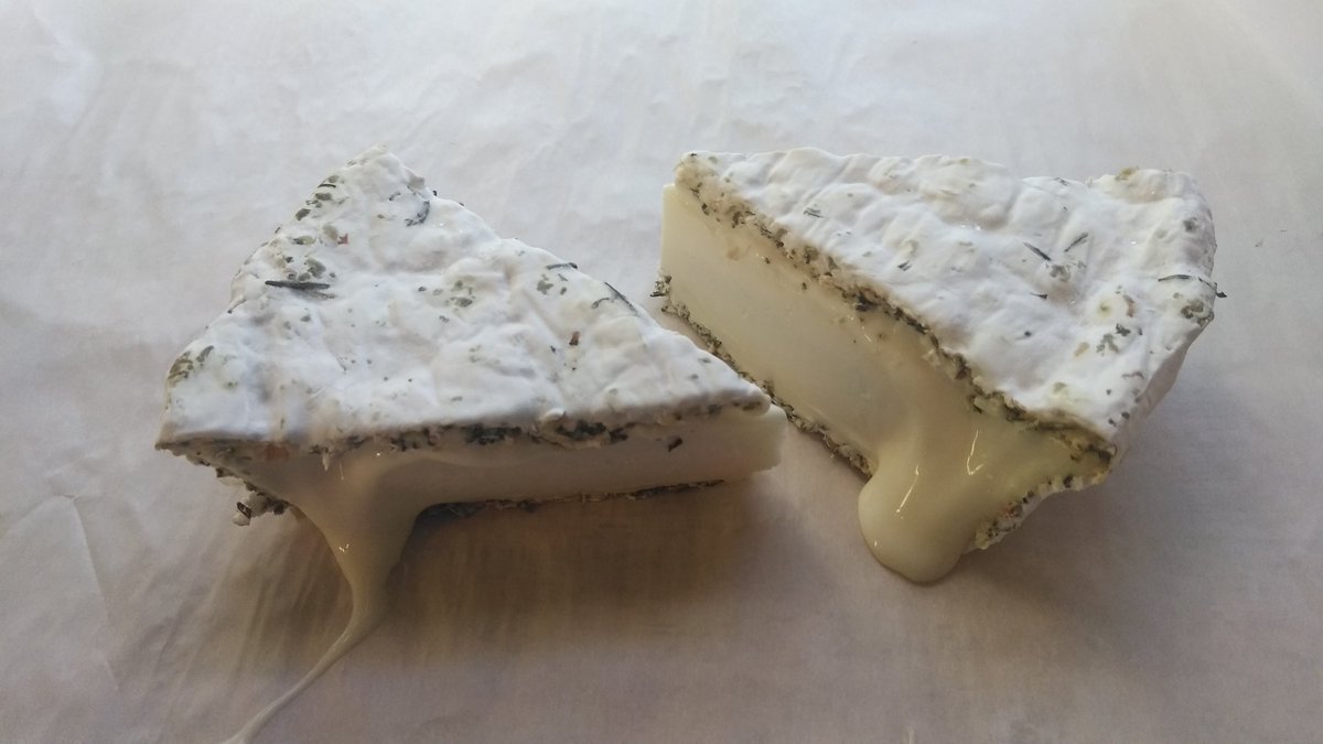 Taste_of_Craft's tweet photo. Yeah! That's right. We've got the ooey gooey #Piacere from @MonforteDairy this week.  @GuelphMarket #perfectlyripe
#cheese #cheesebliss https://t.co/XhWBw6y7sy