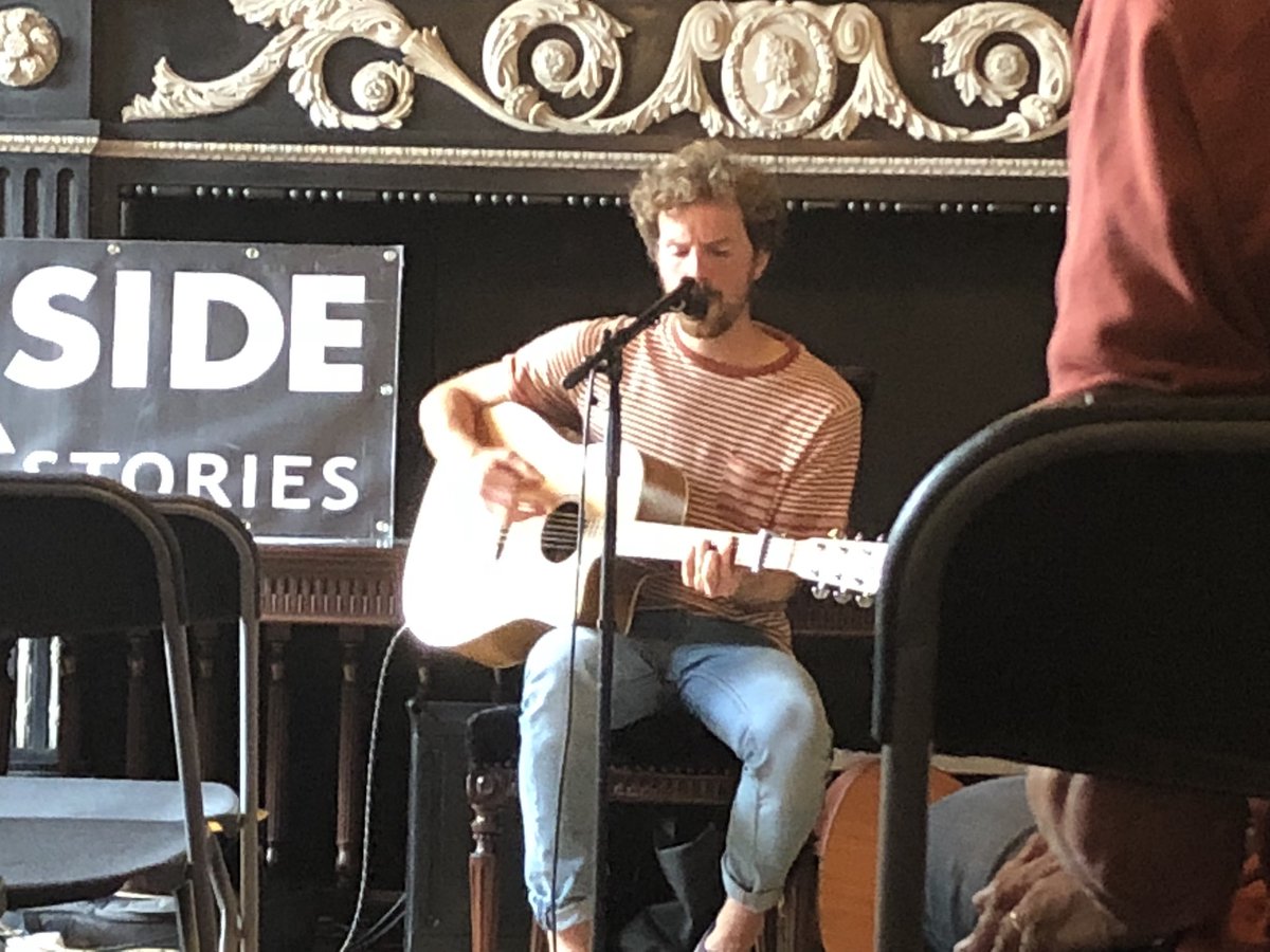 Tot 5 uur vanmiddag vind je @Lakesidestories in de @statenpoort. Zojuist op het podium: Pepijn Spijkerman!