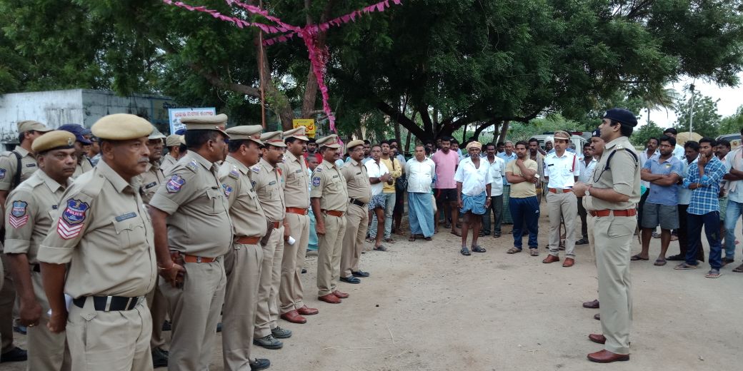 spsircilla's tweet image. Cordon and Search in Somarampet village of Ellanthakunta mandal. #sircilla #sircillapolice