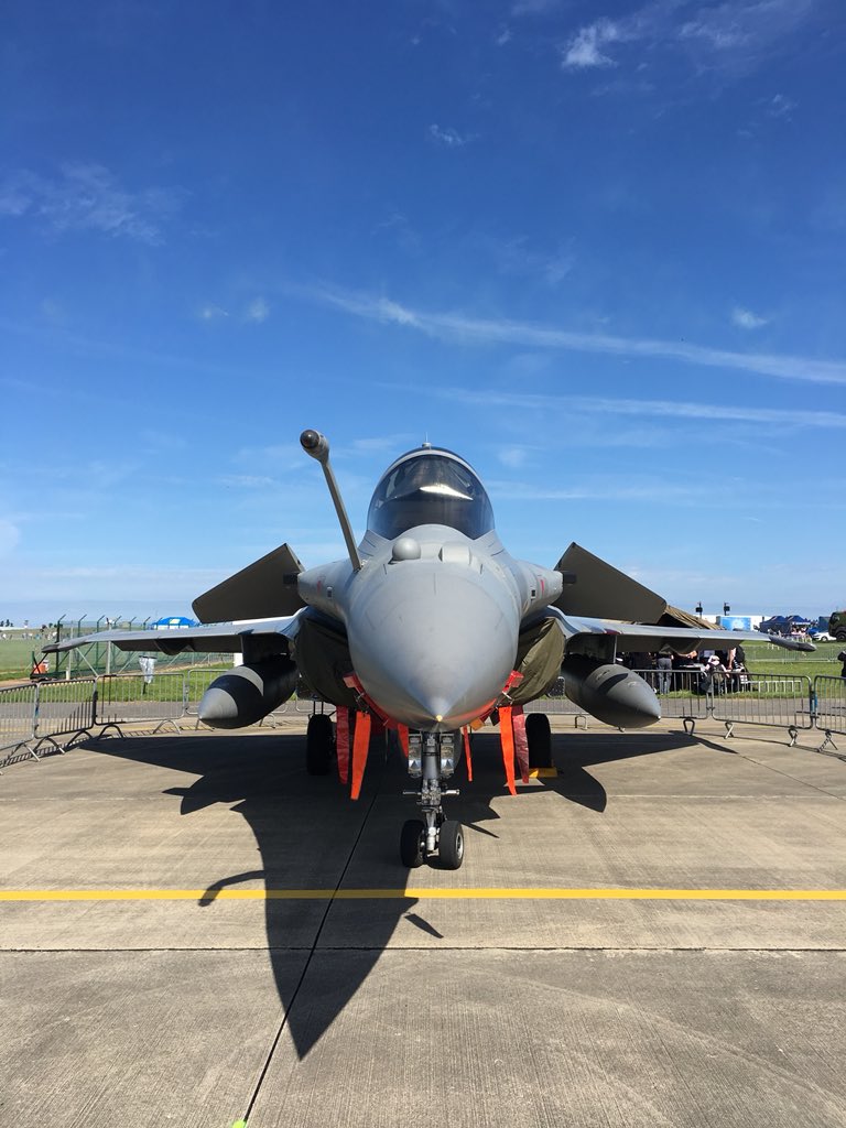 IPSA's tweet image. Entre #bombardiers, #avionsdechasse, #hélicoptères et autres, le #MeetingEvreux105 représente un des #meetingaerien phare de la région @iledefrance