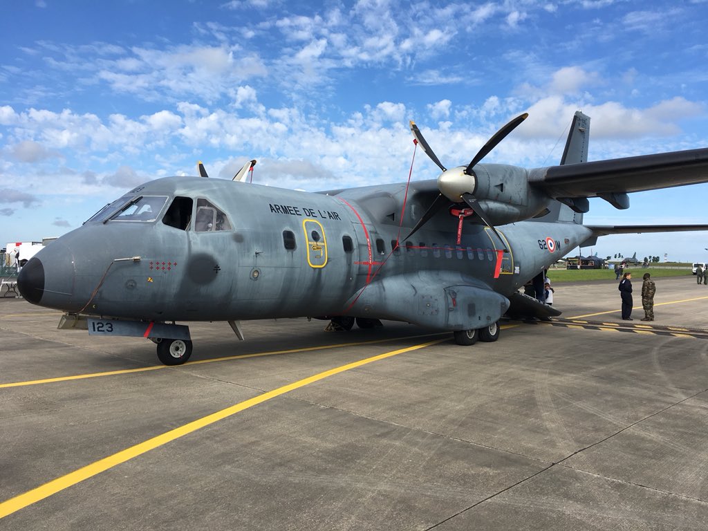 IPSA's tweet image. Entre #bombardiers, #avionsdechasse, #hélicoptères et autres, le #MeetingEvreux105 représente un des #meetingaerien phare de la région @iledefrance