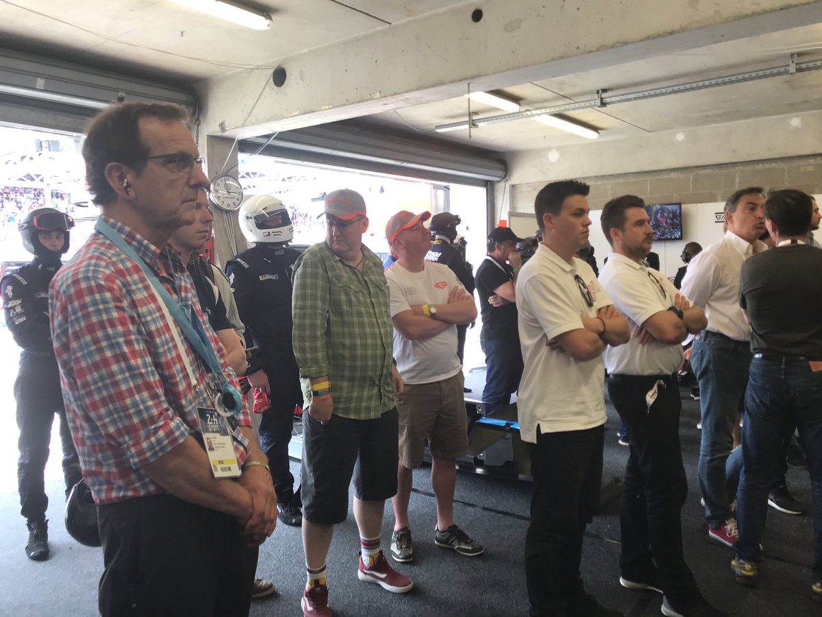 And the 2018 #lemans24 is under way. <a href="/AlexBrundle/">Alex Brundle</a> in #6 Mike Simpson in #5